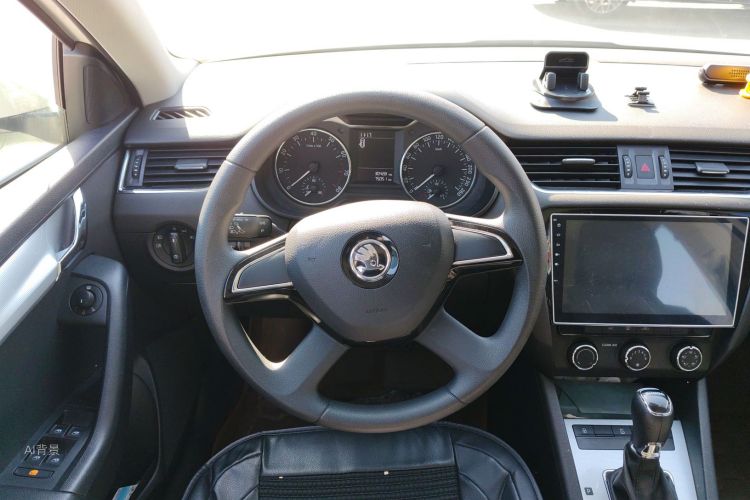 Skoda Octavia 2015 car image #12