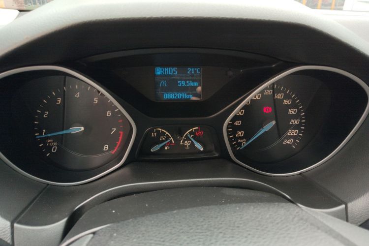 Ford Focus 2014 car image #12