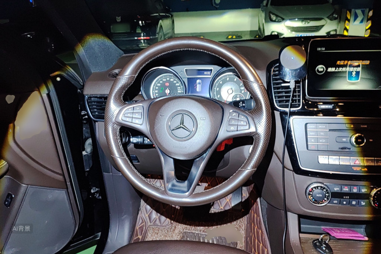 Mercedes-Benz GLE Class 2017 car image #12