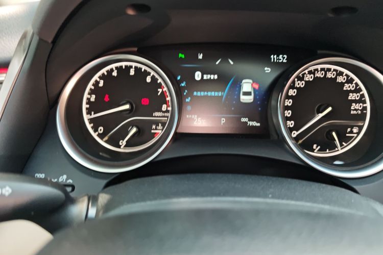 Toyota Camry 2023 immagine di auto #12