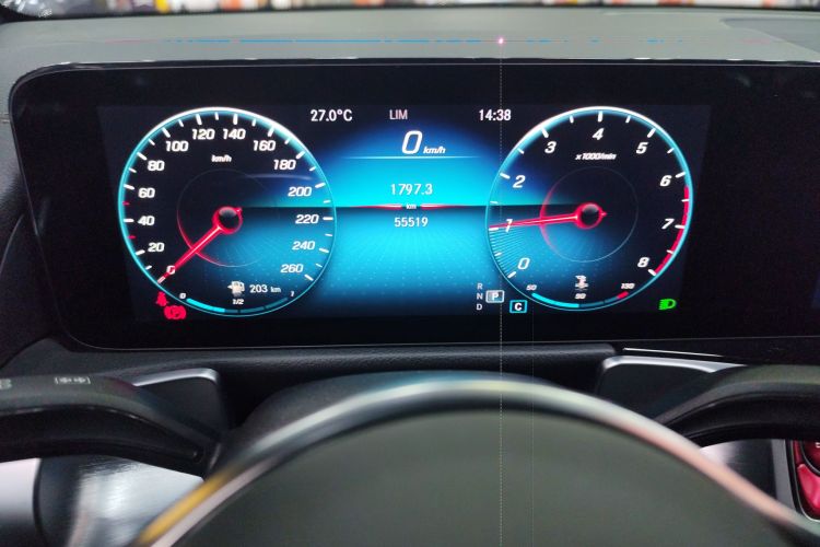 Mercedes-Benz GLB Class 2023 car image #12