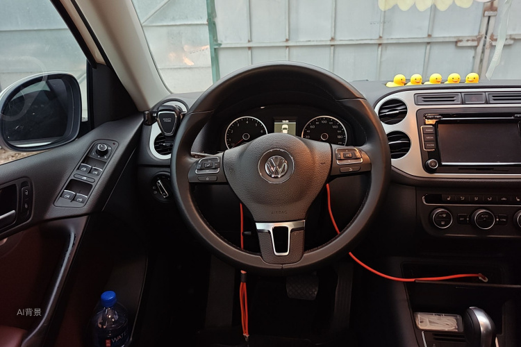 Volkswagen Tiguan 2014 car image #12