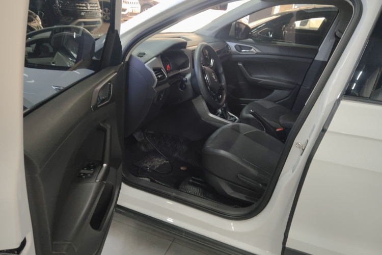 Volkswagen T-Cross 2020 car image #12