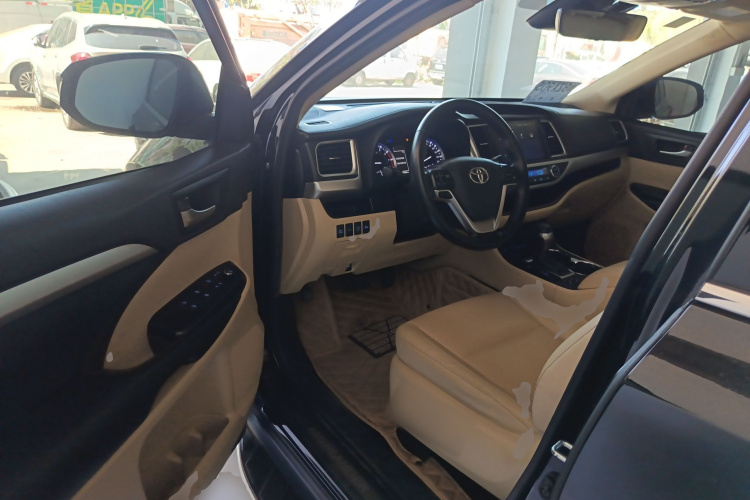 Toyota Highlander 2020 car image #12