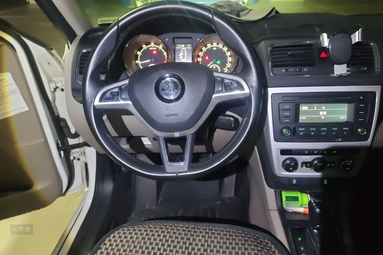 Skoda Yeti 2015 car image #12