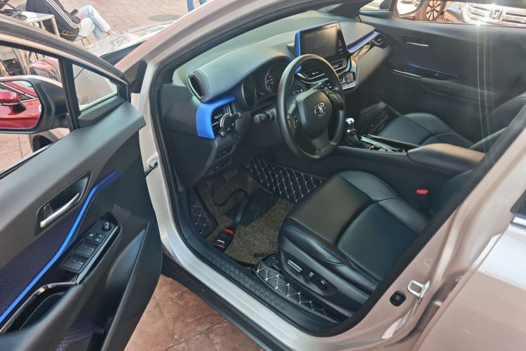 Toyota C-HR 2021 car image #12