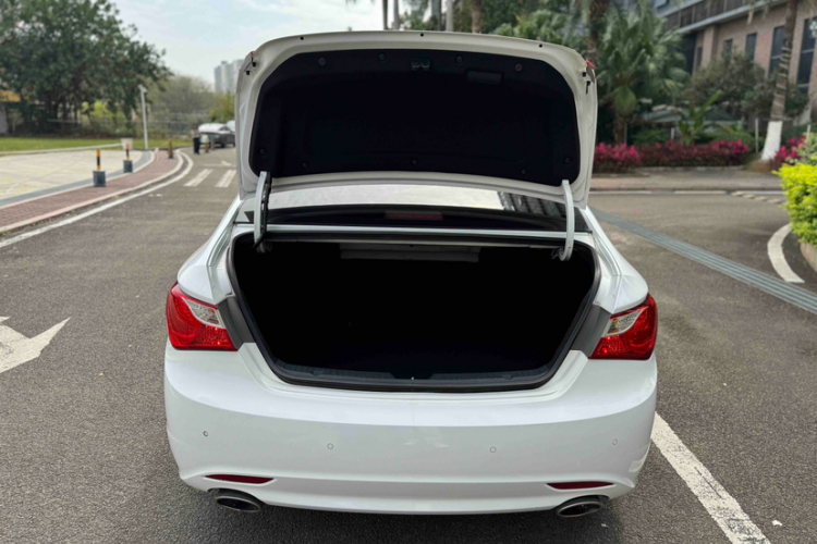 Hyundai Sonata 2015 car image #12