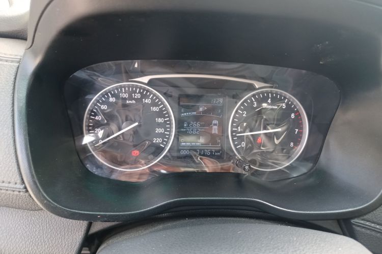 SWM X7 2020 car image #12