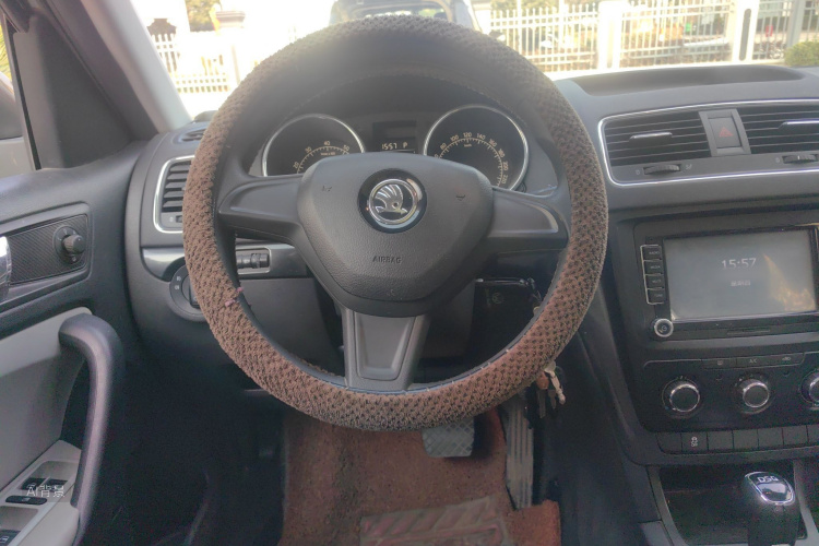 Skoda Yeti 2016 car image #12