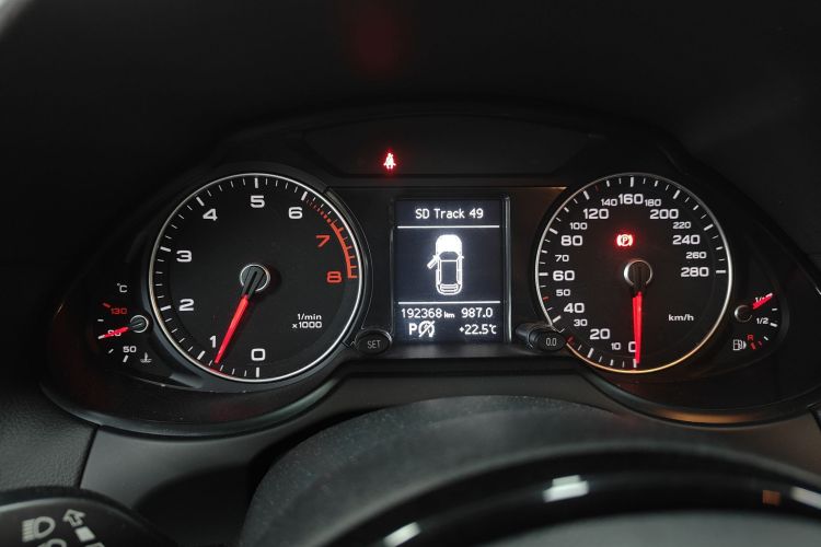 Audi Q5 2017 صورة سيارة #12