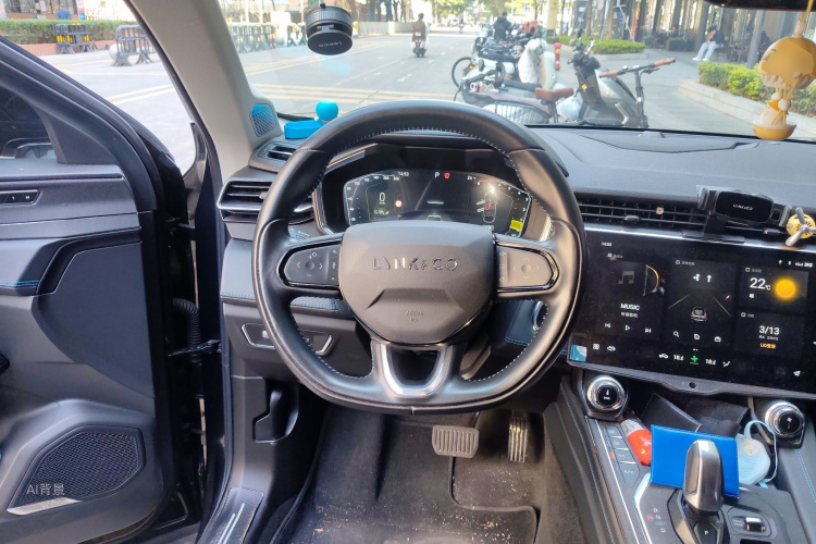 Lynk & Co 05 2020 car image #12