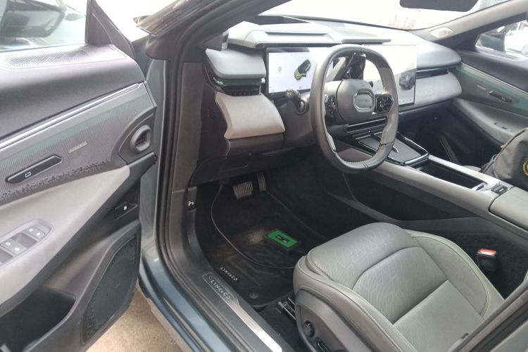 Lynk & Co 08 EM-P 2024 car image #12