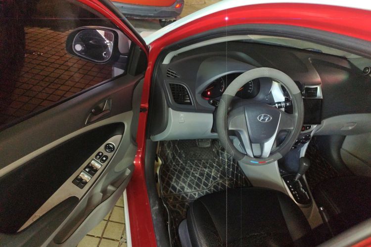 Hyundai Reina 2016 car image #12