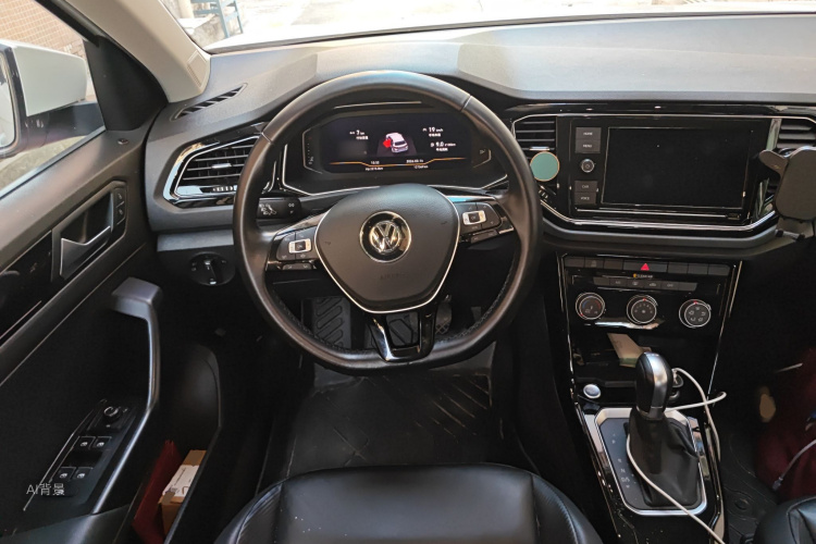 T-Roc 2020 car image #12