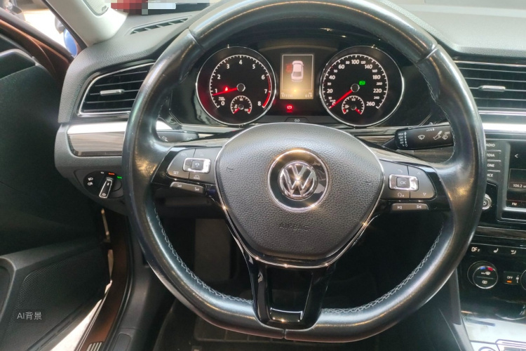 Volkswagen Lamando 2015 car image #12