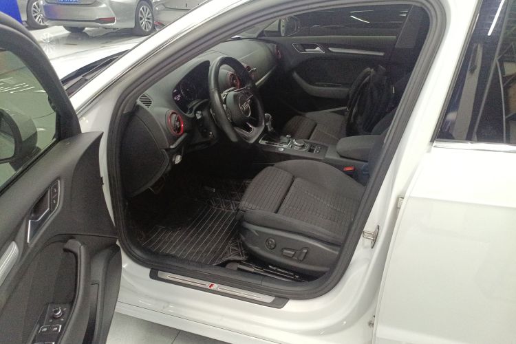 Audi A3 2019 car image #12