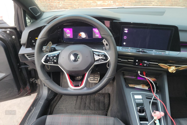 Volkswagen GolfGTI 2023 immagine di auto #12