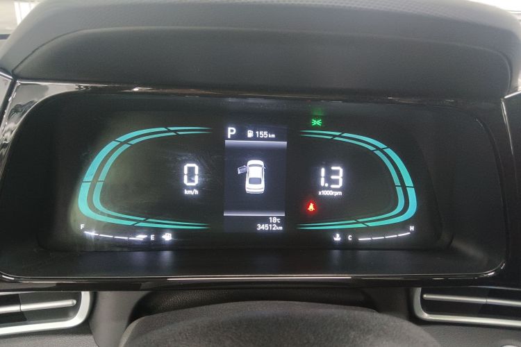 Hyundai Elantra 2024 immagine di auto #12