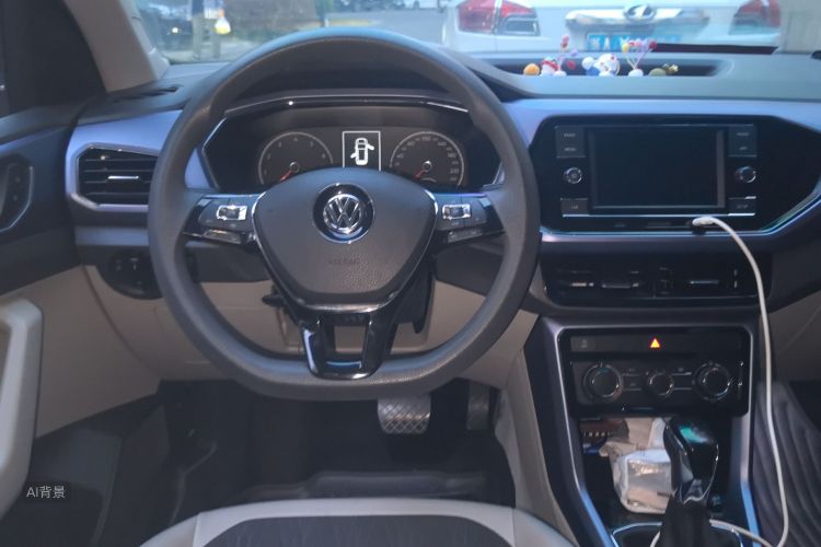 Volkswagen T-Cross 2019 #12 Volkswagen T-Cross 2019 car image #12