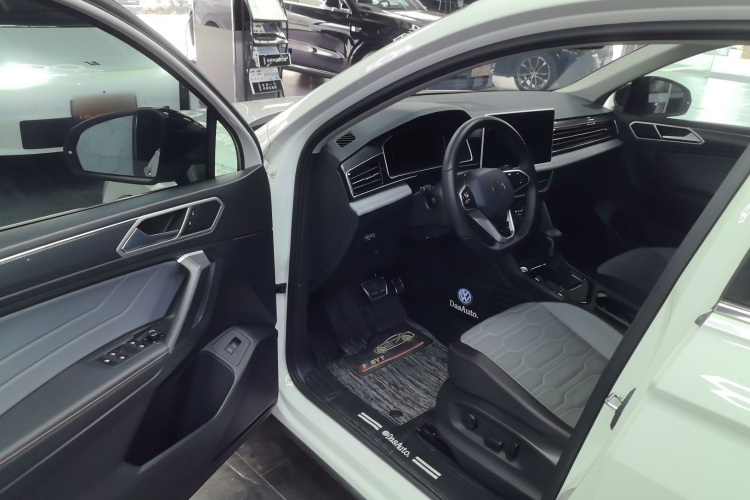 Volkswagen Tiguan X 2023 car image #12