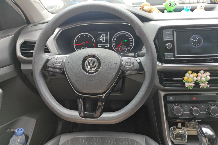 Volkswagen T-Cross 2020 car image #12