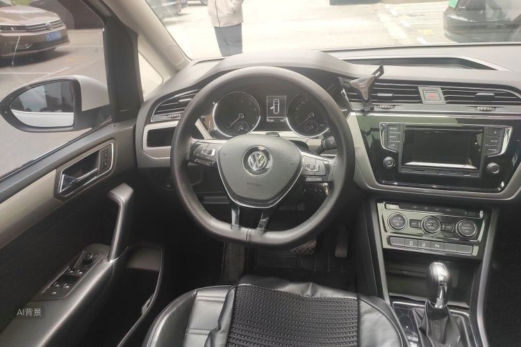 Volkswagen Touran 2017 immagine di auto #12