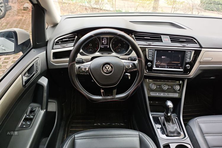 Volkswagen Touran 2018 immagine di auto #12