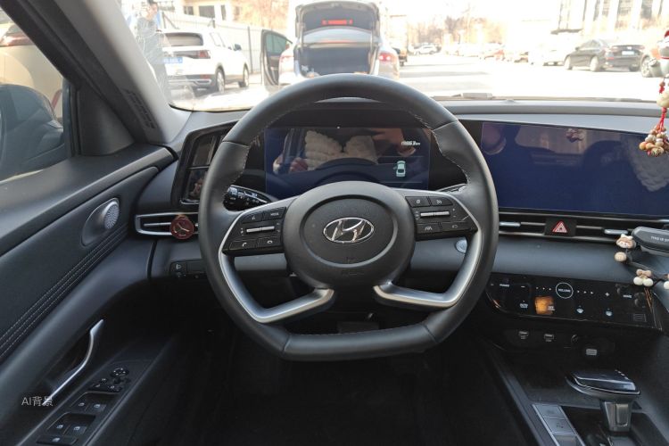 Hyundai Elantra 2022 imagen de coche #12