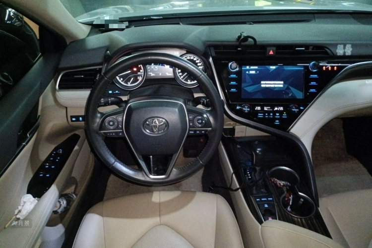 Toyota Camry 2020 car image #12