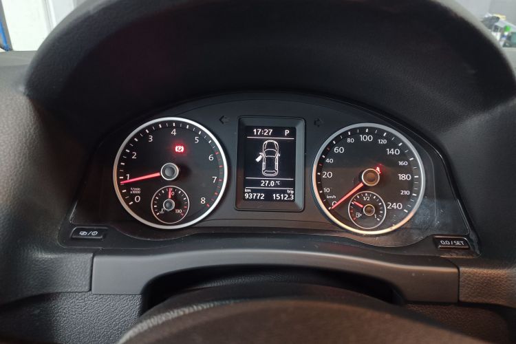 Volkswagen Tiguan 2015 car image #12