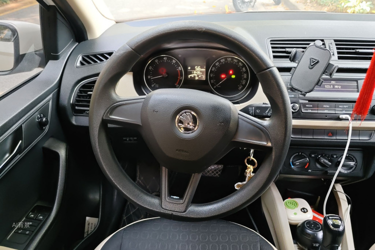 Skoda Fabia 2015 image de voiture #12