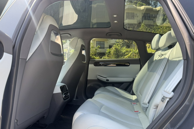 零跑汽车 零跑C01 2023 汽车图片 #12