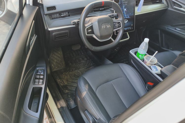 哪吒汽车 哪吒AYA 2024 汽车图片 #12