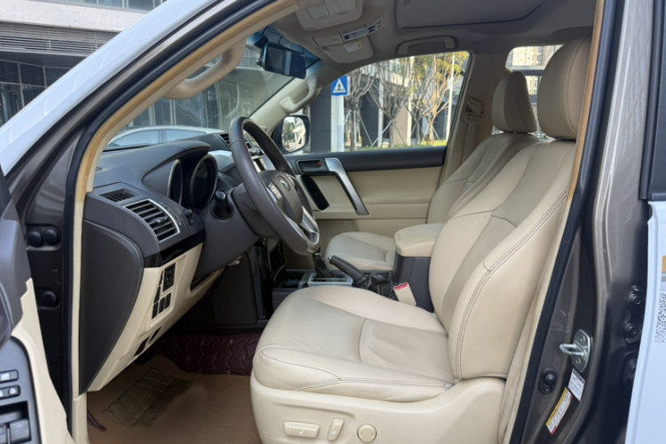 Toyota Land Cruiser Prado 2016 car image #12