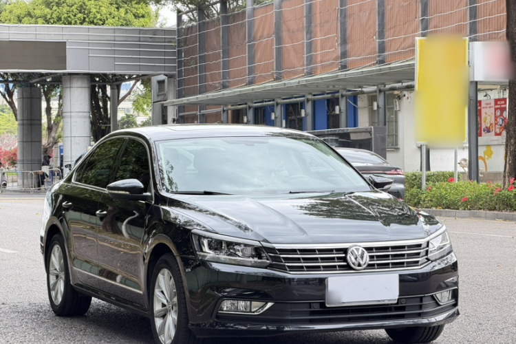 Volkswagen Passat 2018 car image #12