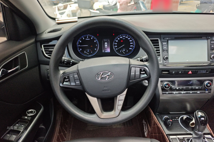 Hyundai Mistra 2016 car image #12