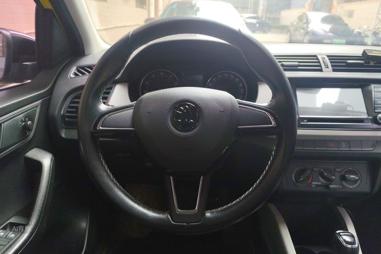 Skoda Fabia 2016 immagine di auto #12