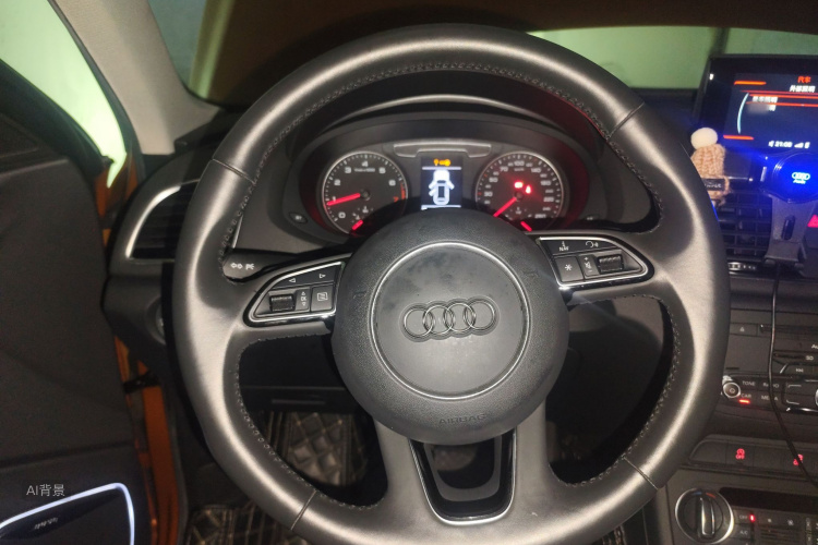 Audi Q3 2018 car image #12