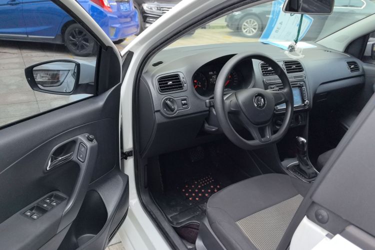 Volkswagen Polo 2017 car image #12