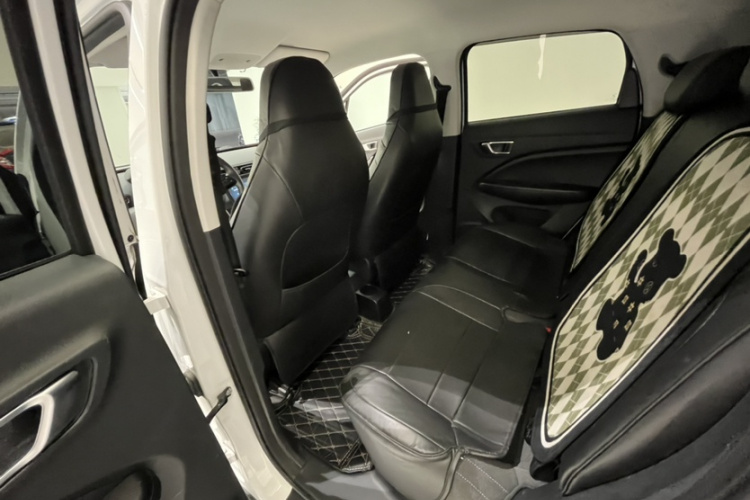 零跑汽车 零跑T03 2022 汽车图片 #12