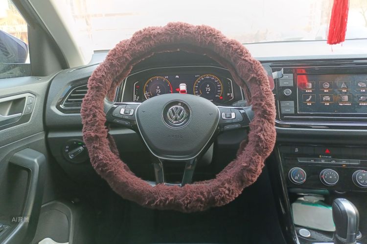 Volkswagen T-Roc 2019 car image #12