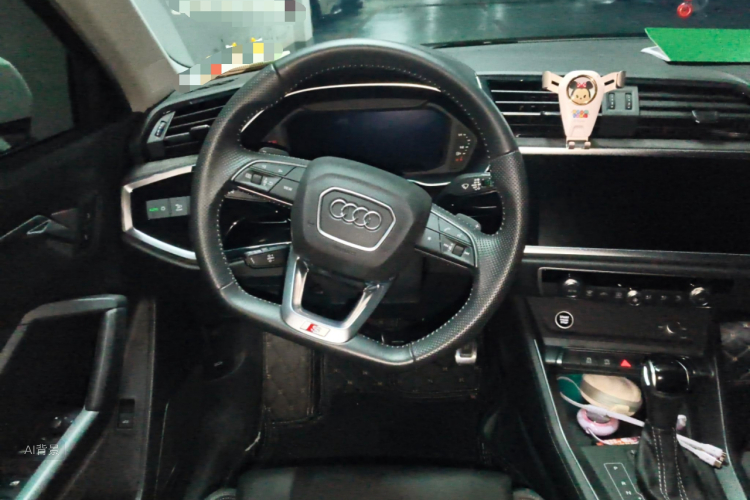 Audi Q3 2021 car image #12