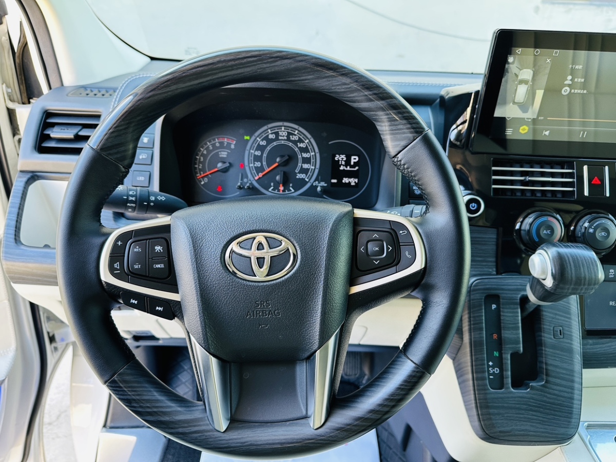 Toyota Hiace 2024 #12 Toyota Hiace 2024 car image #12