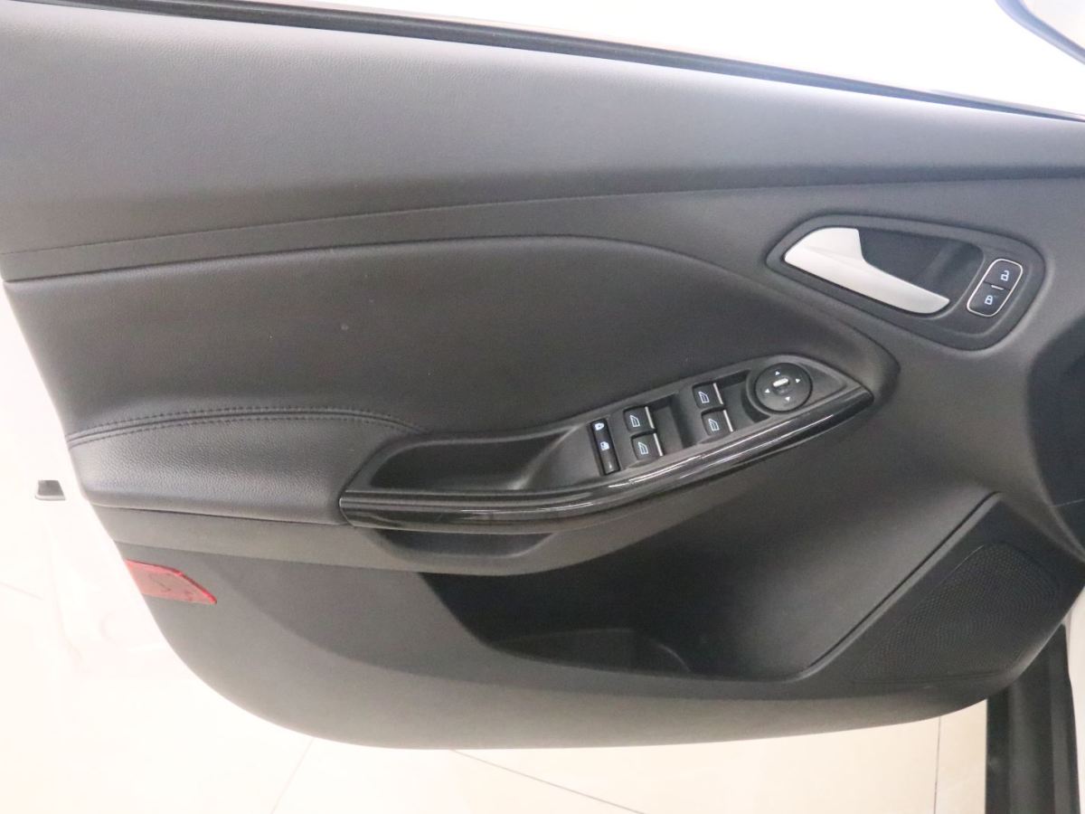 Ford Focus (Imported) 2017 صورة سيارة #12