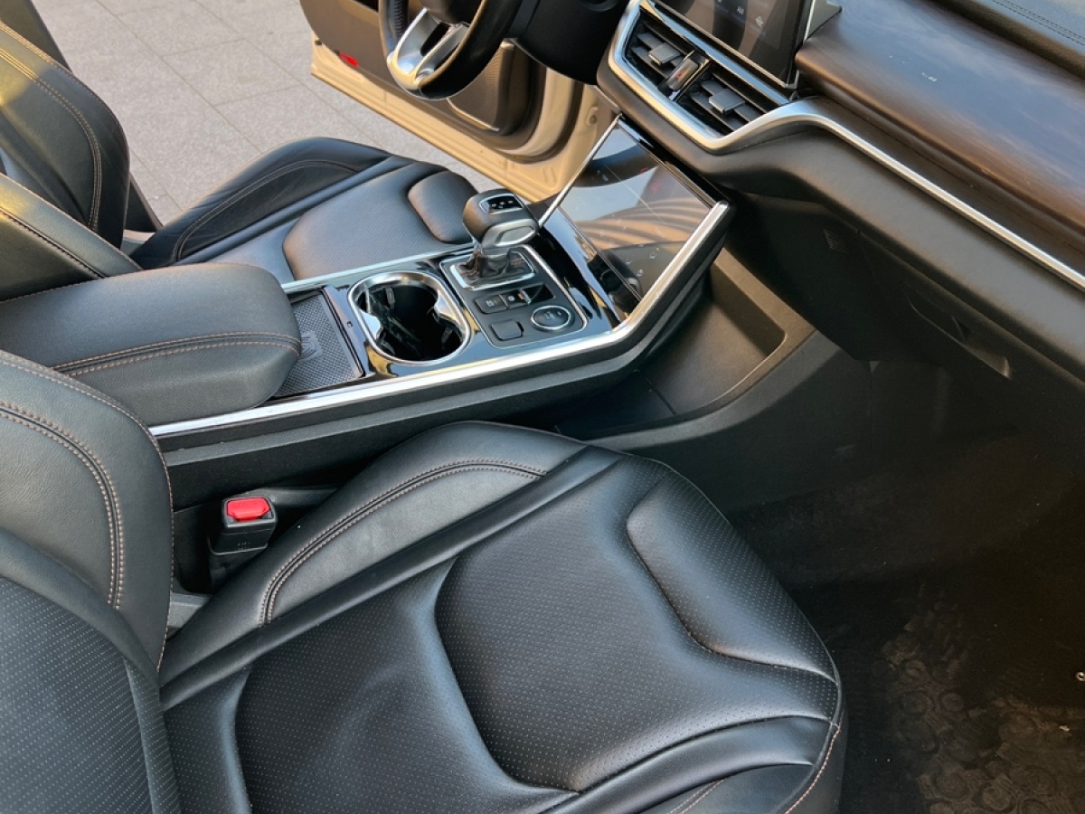 HongQi E-HS3 2021 #12 HongQi E-HS3 2021 car image #12