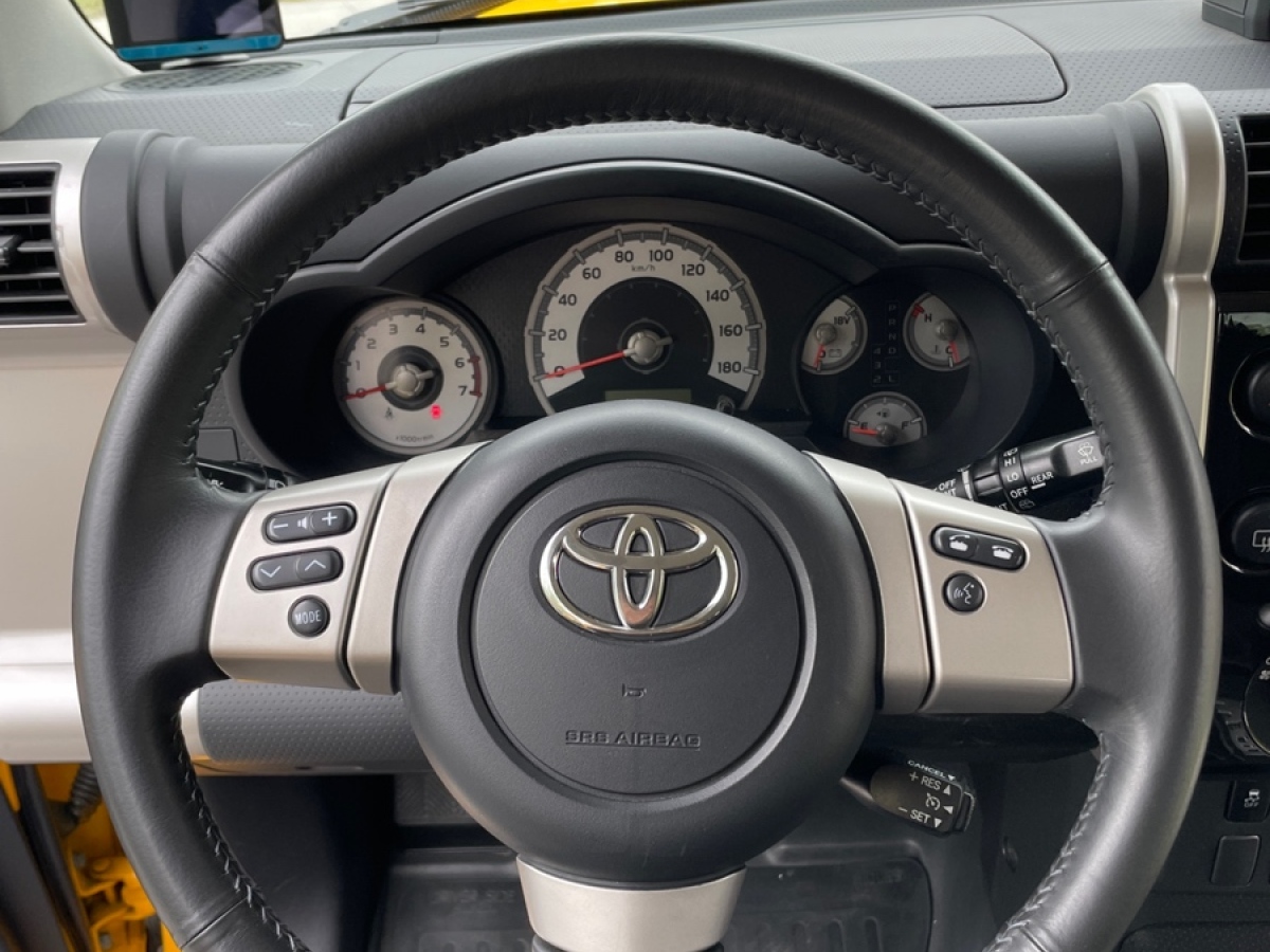 Toyota FJ Cruiser 2018 immagine di auto #12