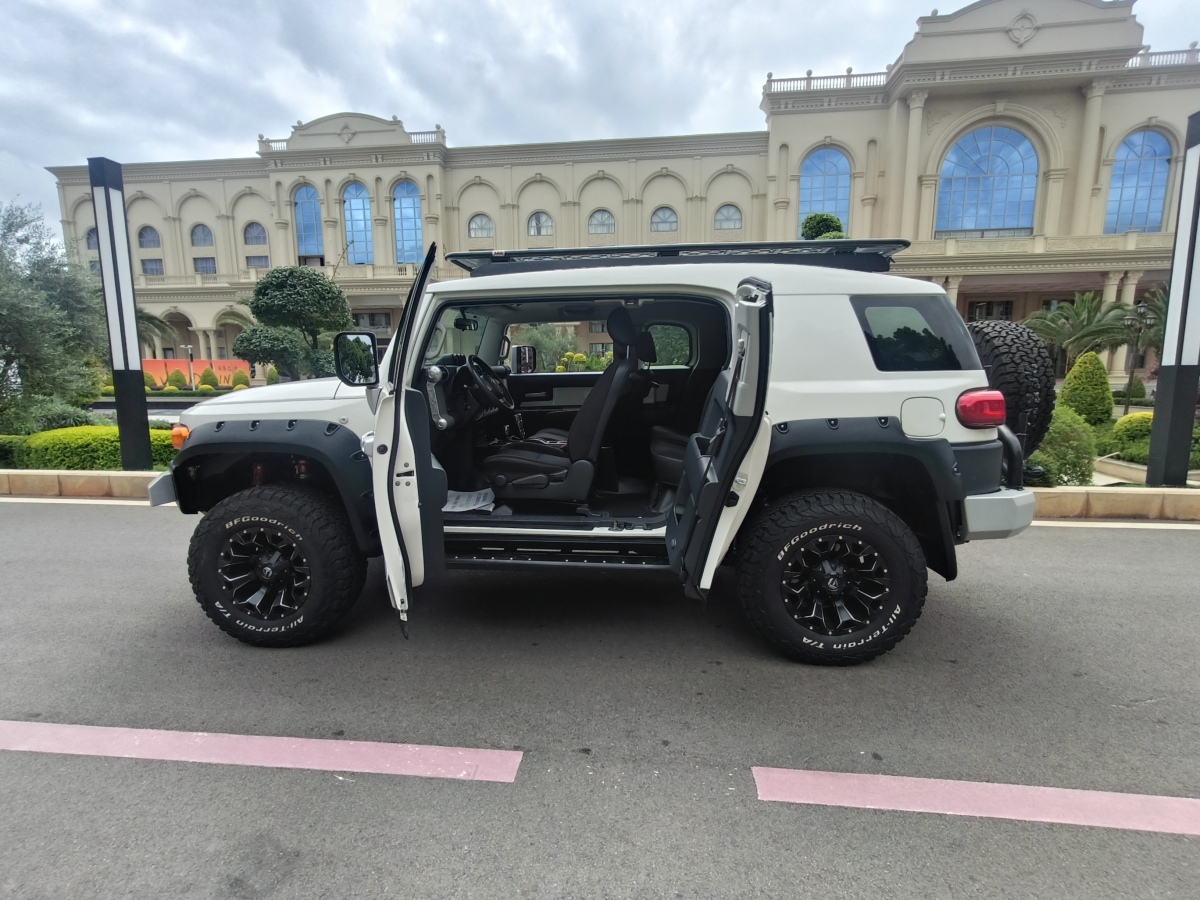 Toyota FJ Cruiser 2020 immagine di auto #12