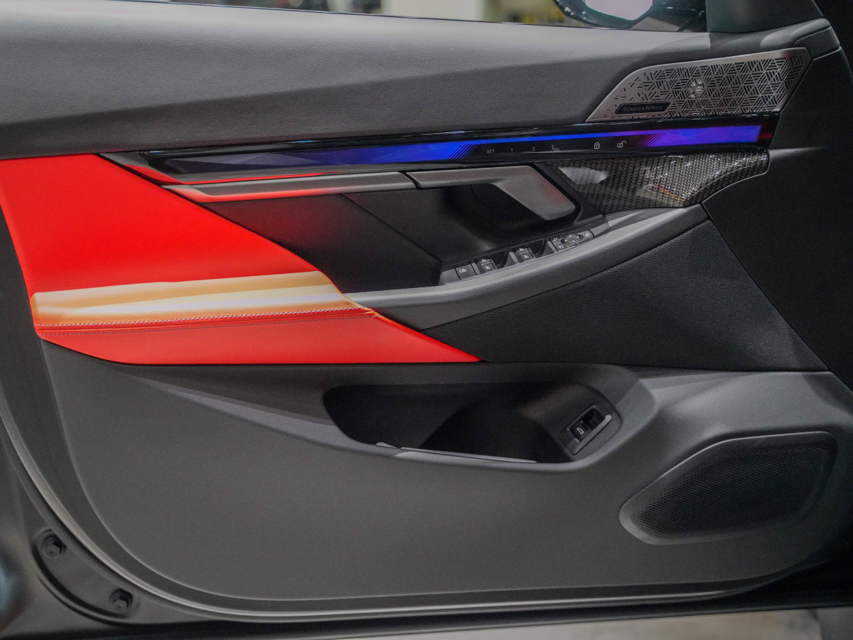 BMW M5 New Energy 2024 immagine di auto #12