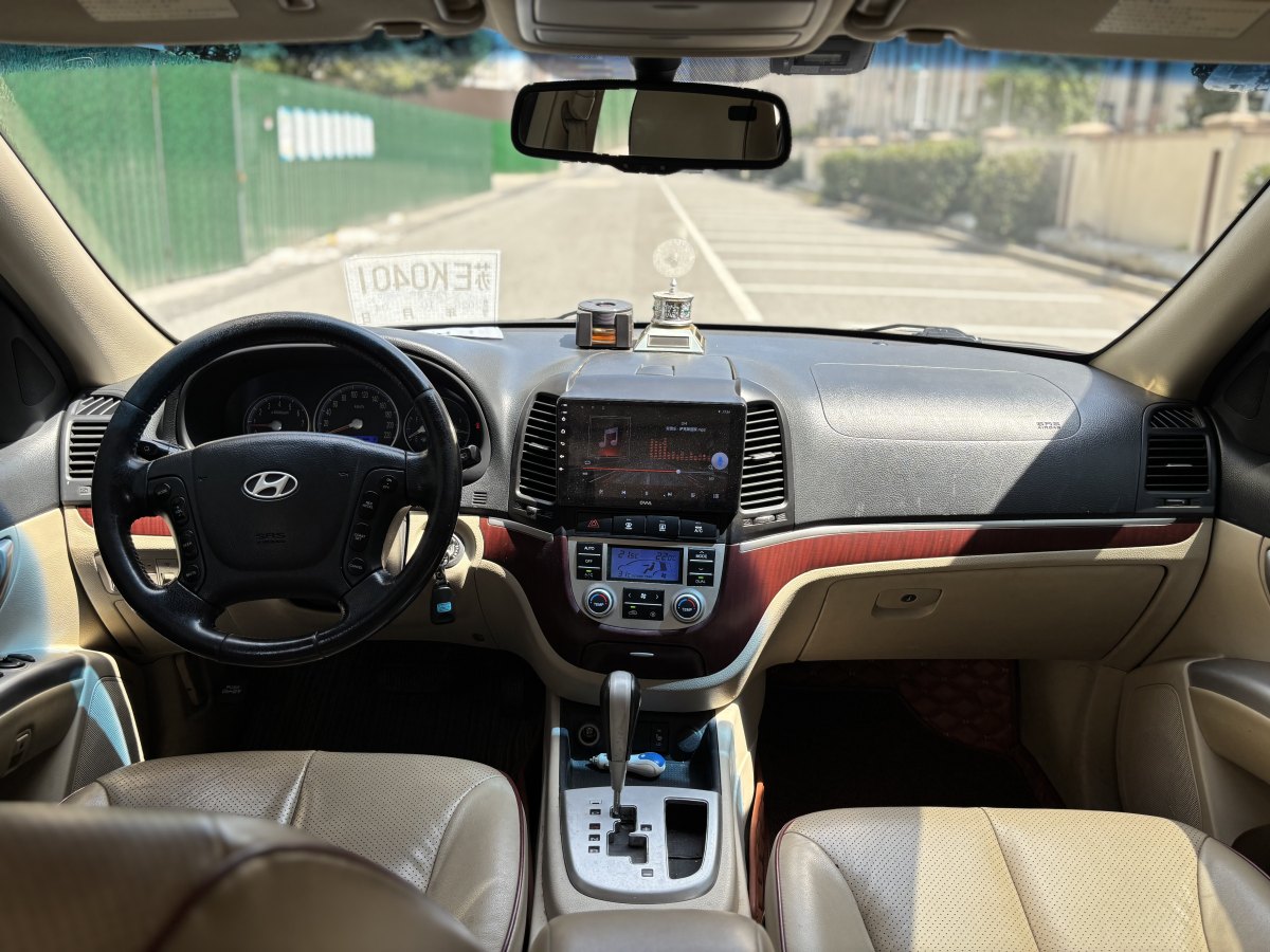 Hyundai Santa Fe Classic 2009 car image #12