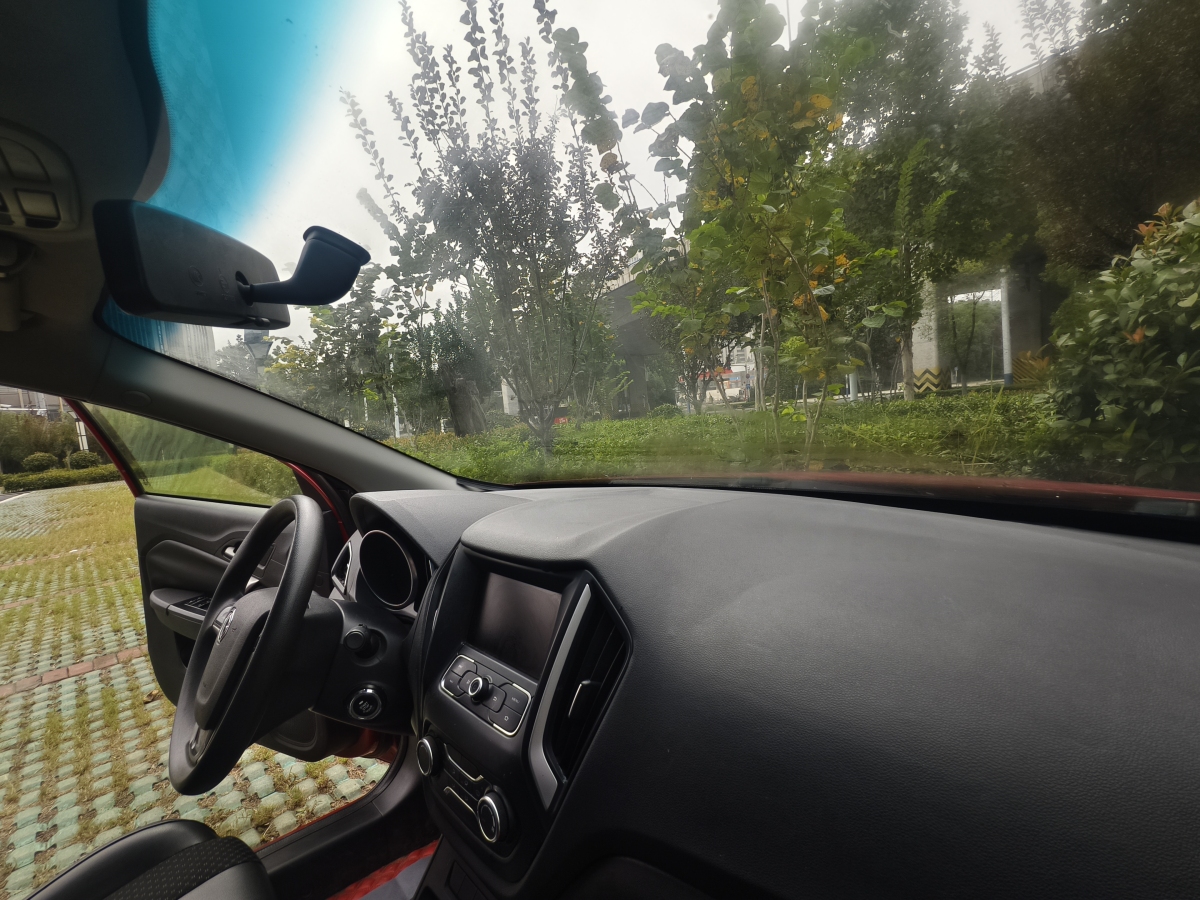 MG GT 2014 car image #12